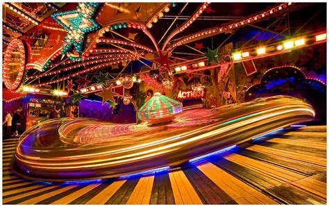 With three fairs (spring, summer and winter) per year it is the biggest and the longest fair throughout germany and attracts approximately ten million visitors per year. Action .... Hamburger Dom Foto & Bild | reportage ...