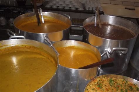 As festas juninas são muitas vezes lembradas por seus doces gostosos (a maioria deles envolvendo milho o amendoim salgado é uma das melhores opções de petisco da nossa listinha de comidas de festa junina. UNIÃO JUNINA MINEIRA: COMIDAS TÍPICAS DAS FESTAS JUNINAS