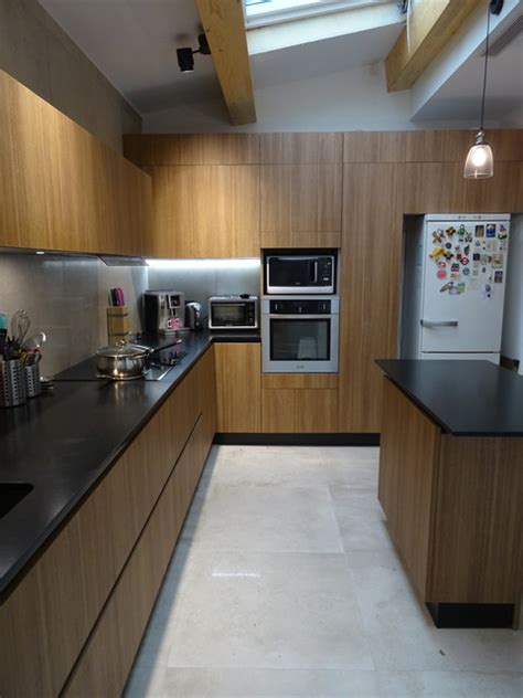 If your sink has a white residue on it after each use, that is cause by hard water. Cuisine sans poignée bois exotique et granit noir effet ...