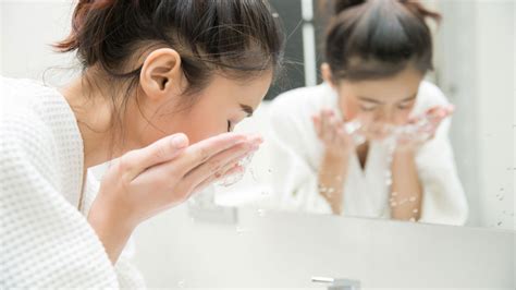 What Is Double Cleansing, and Why Is It Important in Your ...