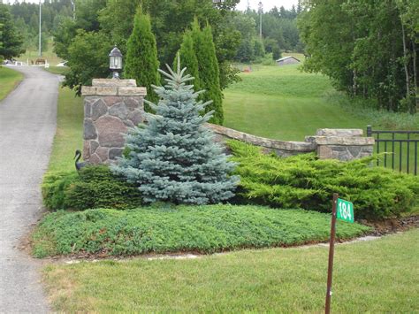 Using rock to create a driveway entrance, perhaps even following the border the length of your. Horse Farm driveway entrance right side. | Farm entrance ...