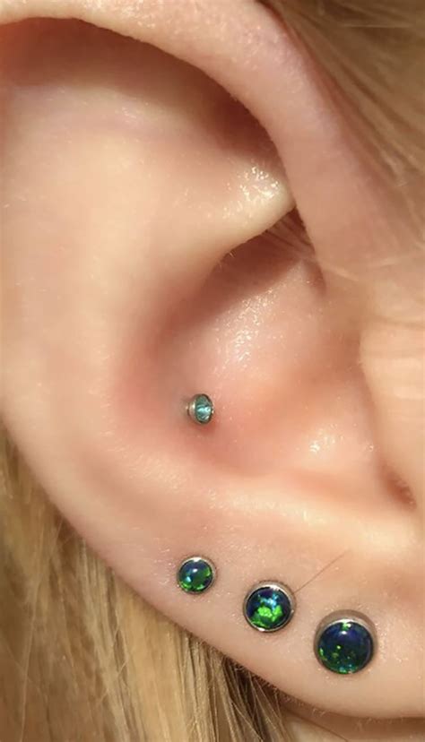 Dazzle Opal Ear Piercing In Emerald In 2020 Ear Piercings Types Of