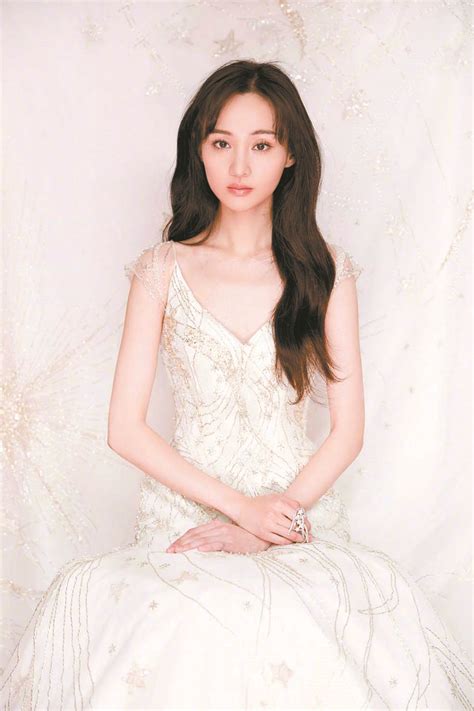 #鄭爽 #zhengshuang #郑爽 #trịnhsảng #微微一笑很傾城.@zhengshuang_love: 鄭爽未扶路人被罵 | 多倫多 | 加拿大中文新聞網 - 加拿大星島日報 Canada Chinese News