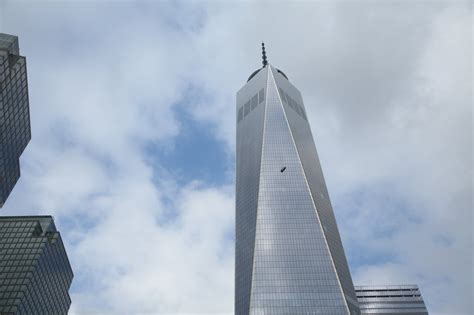 Peril And Daring At 1 World Trade Center As Window Washers Are Trapped The New York Times