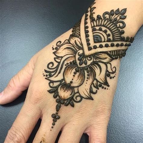 Design On Hands Fashion Tattoo Hands Diamonds Enthralling Hindu Hand