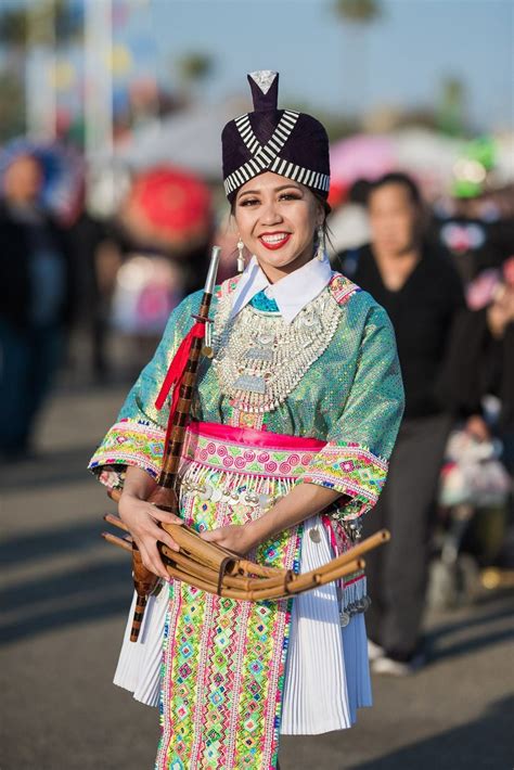 Hmong Outfits Series :: Paj Ntaub Cog Ci | Hmong outfits, History ...