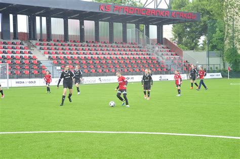 Klub sportowy wieczysta kraków ul. Prądniczanka Kraków ma nowoczesny obiekt. Zobacz efektowny ...