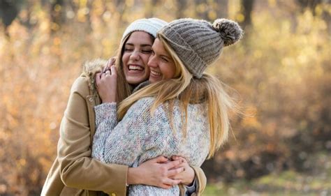 These Are The 5 Ways To Cheer Up Your Best Friend After Her Break Up