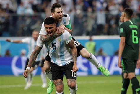 fifa world cup 2018 highlights argentina beat nigeria 2 1 through to round of 16 fifa news