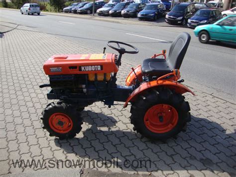 Kleintraktor traktor kubota b1181 18,0ps mit hydraulischem schneeschild 120 cm. Kleintraktor Kubota B5000 mit Allrad neu lackiert und ...