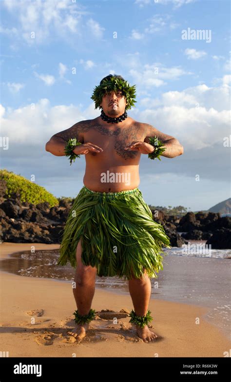 Hawaii Male Hula Dancer On Hi Res Stock Photography And Images Alamy