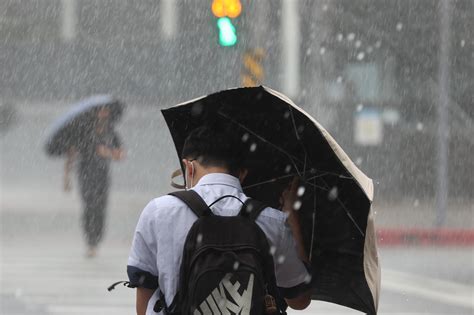 下班記得帶傘！國家警報響 17縣市發布豪雨、大雨特報 生活新聞 生活 聯合新聞網