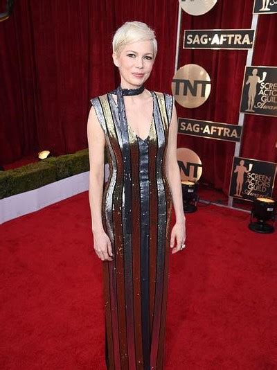 Foto Gaun Terbaik Selebriti Di Sag Awards 2017