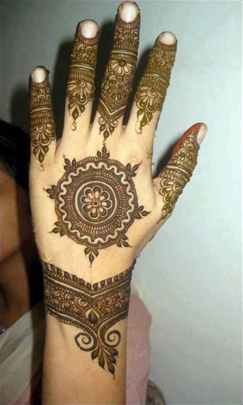Baca selengkapnya gambar henna bagus simple. 100 Gambar Henna Tangan yang Cantik dan Simple Beserta ...