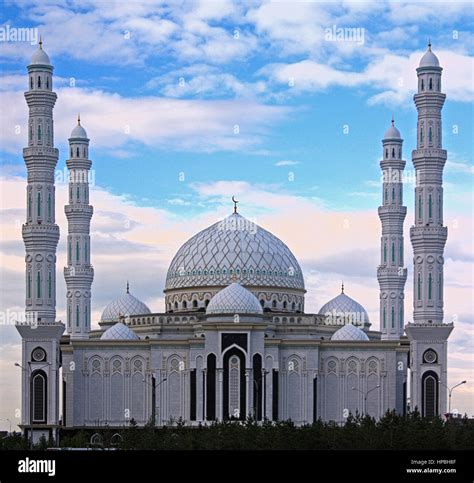 Hazrat Sultan Moschee In Astana Kasachstan Stockfotografie Alamy