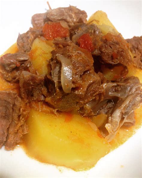 Una gustosa e valida alternativa tutta toscana! Lesso rifatto con le cipolle e patate, piatto povero della ...