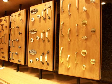 File:Kitchen cabinet hardware in 2009.jpg - Wikipedia