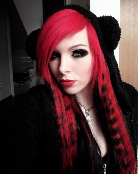 german scene queen emo girl ira vampira pink red hair coontails sitemodel emo girls