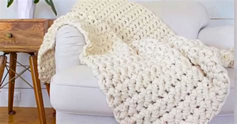 How To Finger Crochet A Blanket In An Hour