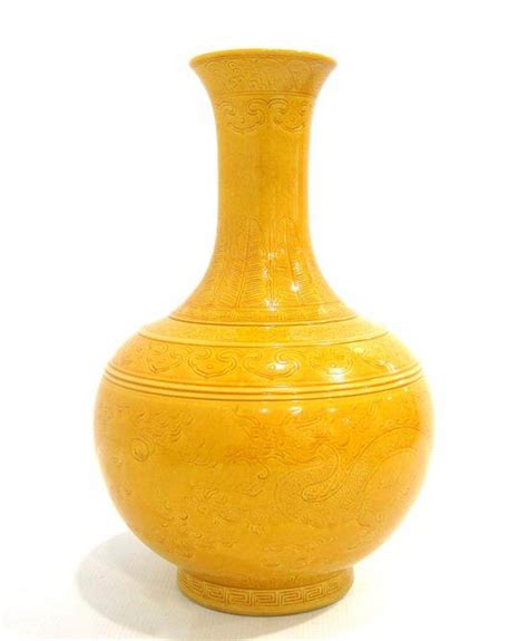 Qianlong Dragon Vase With Yellow Glaze And Incisions Ceramics