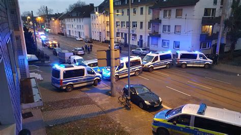 nrw aktuell tv großeinsatz der polizei in mülheim an der ruhr polizei erschießt bewaffneten