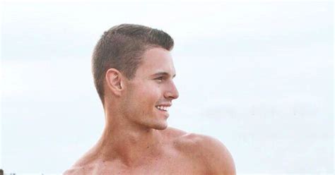 Join to find a good follow up late and relax. Girls, Do you like muscular guys or skinny guys ...