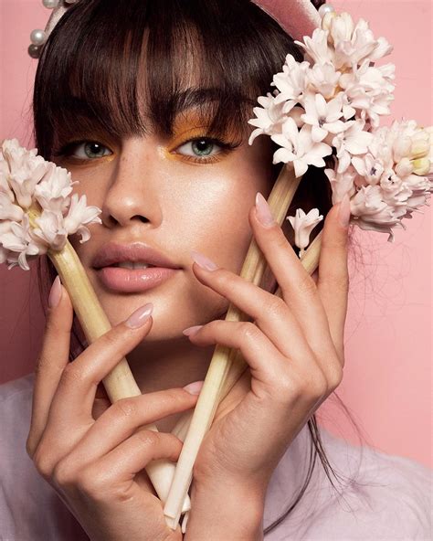 Every Beauty Obsessed Woman Needs These Simple Floral Beauty Diys