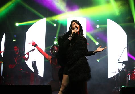 Hande yener şarkıları, hande yener albümü ve yeni çıkan şarkısı ve şarkı sözleri. Bu Hande Yener kim? - Sayfa 3 - Magazin Haberleri