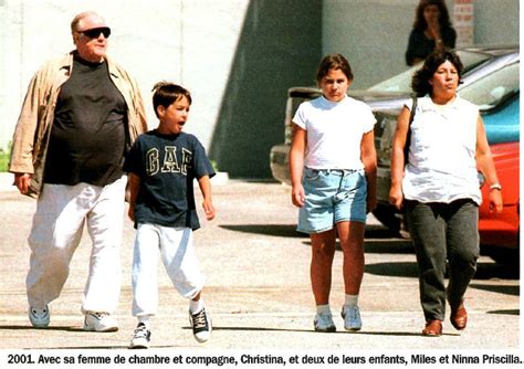 Jonathan's (charlie heaton) best friend. Brando et ses derniers enfants: Nina et Myles - Ava, Gene ...