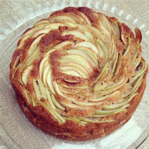 It's super easy and delicious. Summer harvest recipe: apple cake, using lots of apples ...