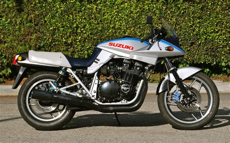 The suzuki katana is a sports motorcycle sold between 1981 and 2006 and then since 2019. 1982 Suzuki GSX 1100 S Katana - Moto.ZombDrive.COM