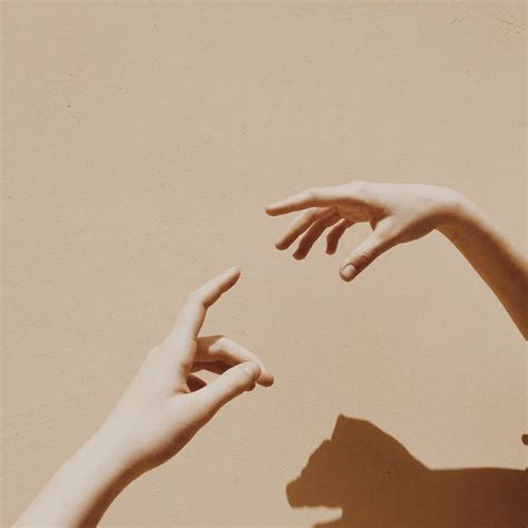 See more ideas about aesthetic, aesthetic pictures, beige aesthetic. aesthetic de manos - Buscar con Google | Separadores ...