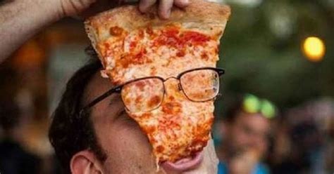 ¡cuánta Razón Así Se Come La Pizza
