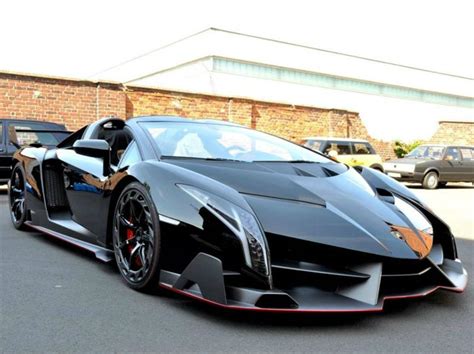 Il primo yacht lamborghini si chiamerà tecnomar for lamborghini 63 e sarà varato agli inizi del 2021 dai cantieri navali tecnomar di marina di passerà alla storia come il primo yacht lamborghini. Sale a la venta un Lamborghini Veneno Roadster