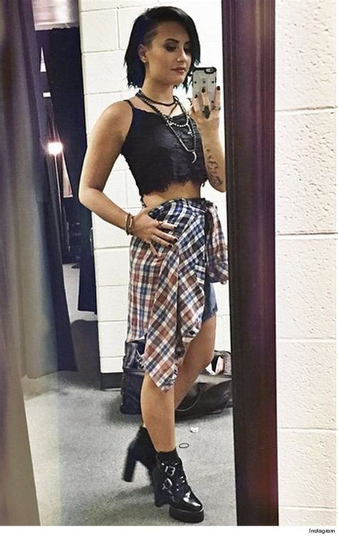 Demi Lovato Flaunts Toned Tummy In Sexy New Selfies