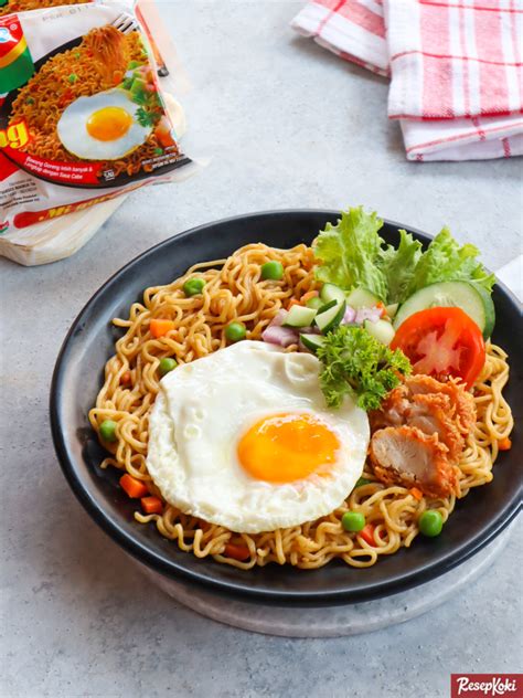 Seperti telur, ayam, dan kerupuk. Indomie Goreng Seperti di Kemasan Mantap - Resep | ResepKoki