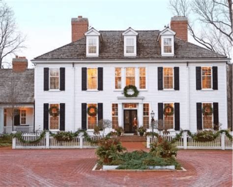 Colonial Christmas Cheer The Glam Pad Colonial House Exteriors