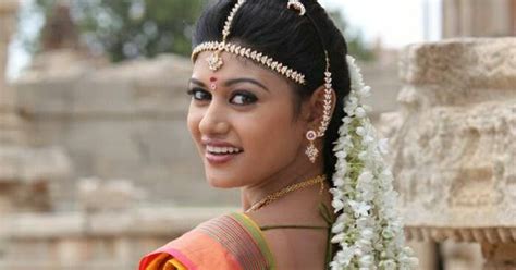 Tamil Actr Team Oviya Helan Side View Photos Pulival Movie
