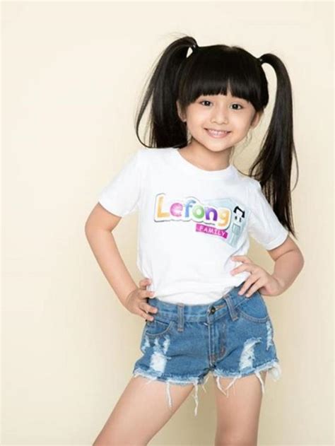 Watch short videos about #anak_kecil on tiktok. Comel ! Foto Anak Kecil Ini 'Catwalk' Macam Orang Dewasa Raih Perhatian Ramai. - Soya Lemon