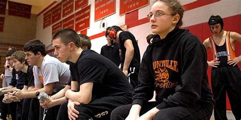 More Girls Take Part In High School Wrestling The New York Times
