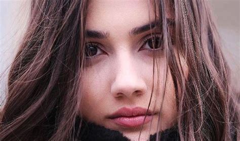 Her father is from mardin, and her mother is a macedonian immigrant. Sevda Erginci kimdir, nereli, kaç yaşındadır?