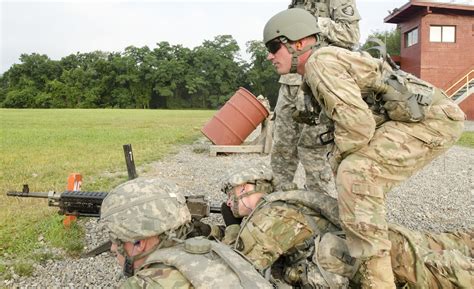 Us Army Reserve Soldier Leads The Way Us Army Reserve News