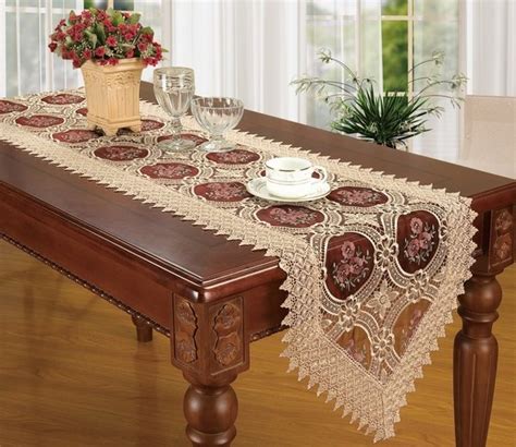 Table runner ideas – fresh accents of a festive table decor