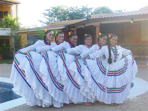 Traje Típico Indígena De La Esperanza Intibuca Photo Contest Santo