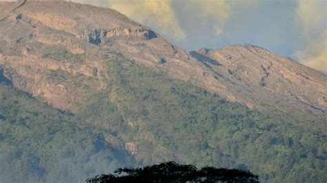 Indonesia Raises Volcano Alert To Highest Level For The Mount Agung
