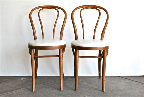Bentwood cushions in coordinating colors help give the chairs a. Antique Bentwood Chairs with White Upholstery Thonet Style | Etsy | White upholstery, Bentwood ...