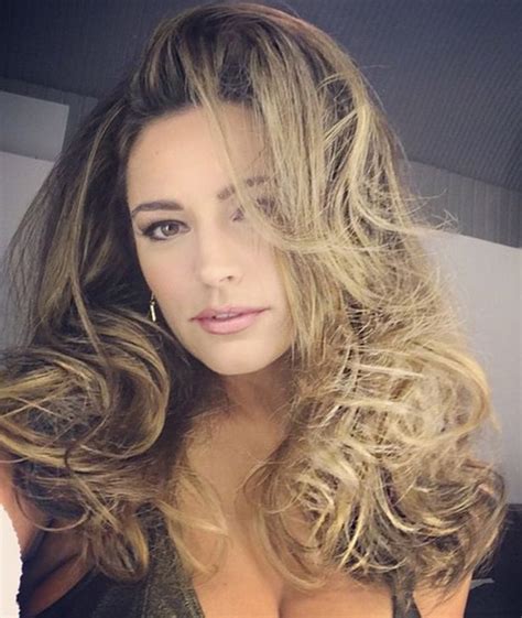 kelly brook goes blonde for summer as she shows off new free download