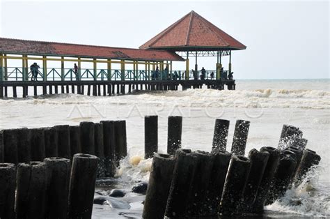 Groin Pantai Rusak Antara Foto