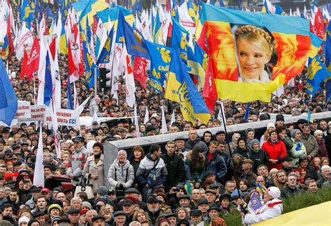 thousands protest ukraine s rejection of trade pacts the new york times