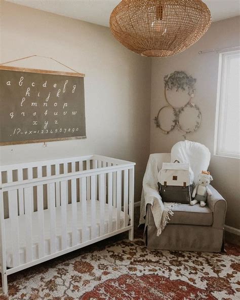 Pinterest's top trends report shows that search volumes around 'unisex nurseries'. Cute Gender Neutral Nursery Ideas | White nursery decor, Baby nursery neutral, Nursery neutral